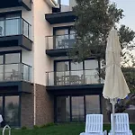 Assos Luna *