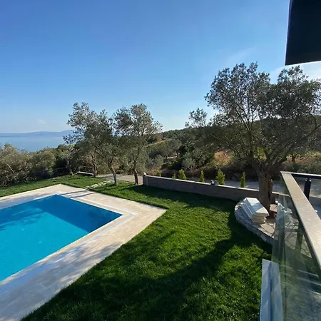 Apartment Assos Luna *